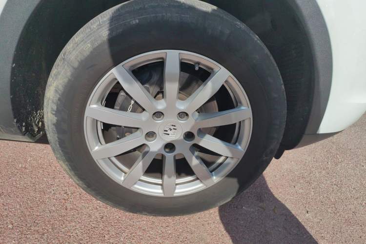 Used Porsche Cayenne 2019 Cayenne 3.0T Right Front Wheel Hub