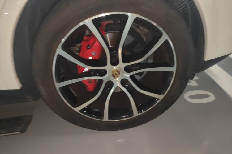 Used Porsche Cayenne 2019 Cayenne 3.0T Right Front Wheel Hub