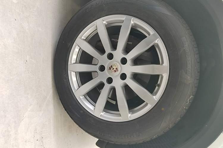 Used Porsche Cayenne 2019 Cayenne 3.0T Right Front Wheel Hub