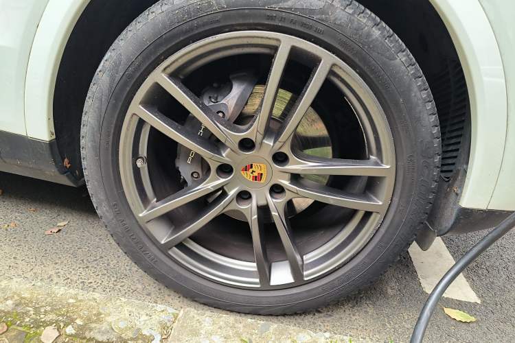 Used Porsche Cayenne 2019 Cayenne 3.0T Right Front Wheel Hub