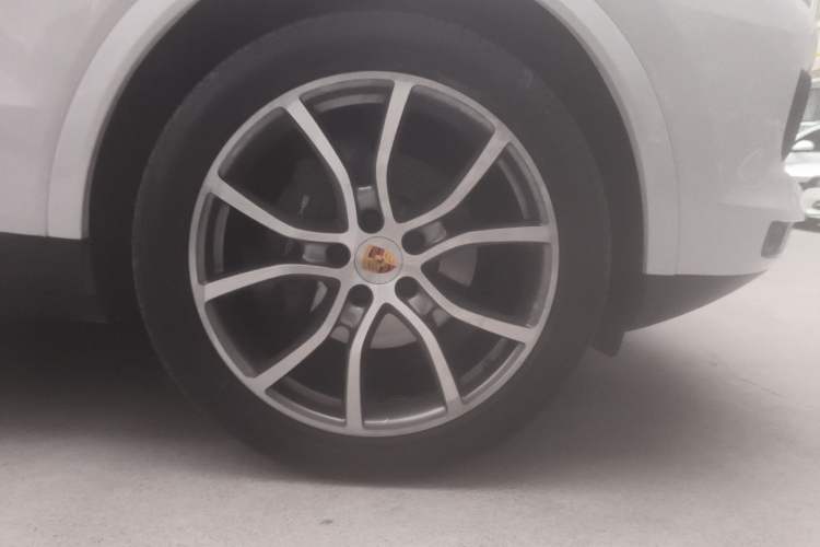 Used Porsche Cayenne 2019 Cayenne 3.0T Right Front Wheel Hub