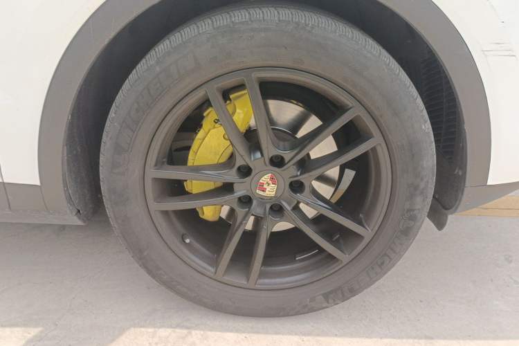 Used Porsche Cayenne 2019 Cayenne 3.0T Right Front Wheel Hub