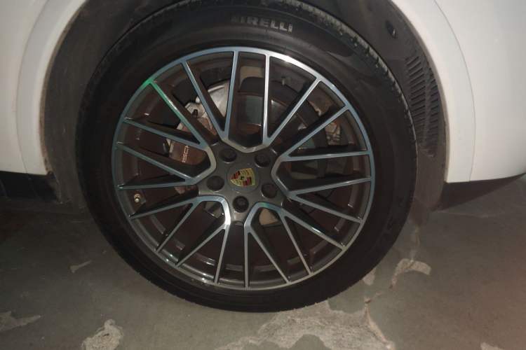Used Porsche Cayenne 2019 Cayenne 3.0T Right Front Wheel Hub