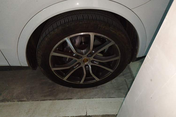 Used Porsche Cayenne 2019 Cayenne 3.0T Right Front Wheel Hub