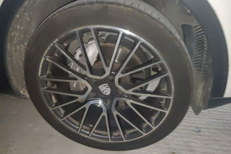 Used Porsche Cayenne 2019 Cayenne 3.0T Right Front Wheel Hub