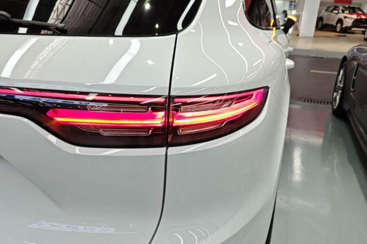 Used Porsche Cayenne 2019 Cayenne 3.0T Right Rear Taillight