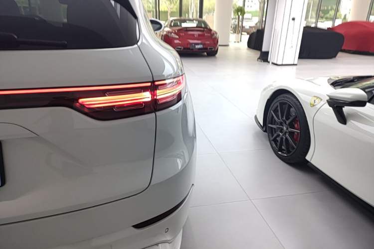 Used Porsche Cayenne 2019 Cayenne 3.0T Right Rear Taillight