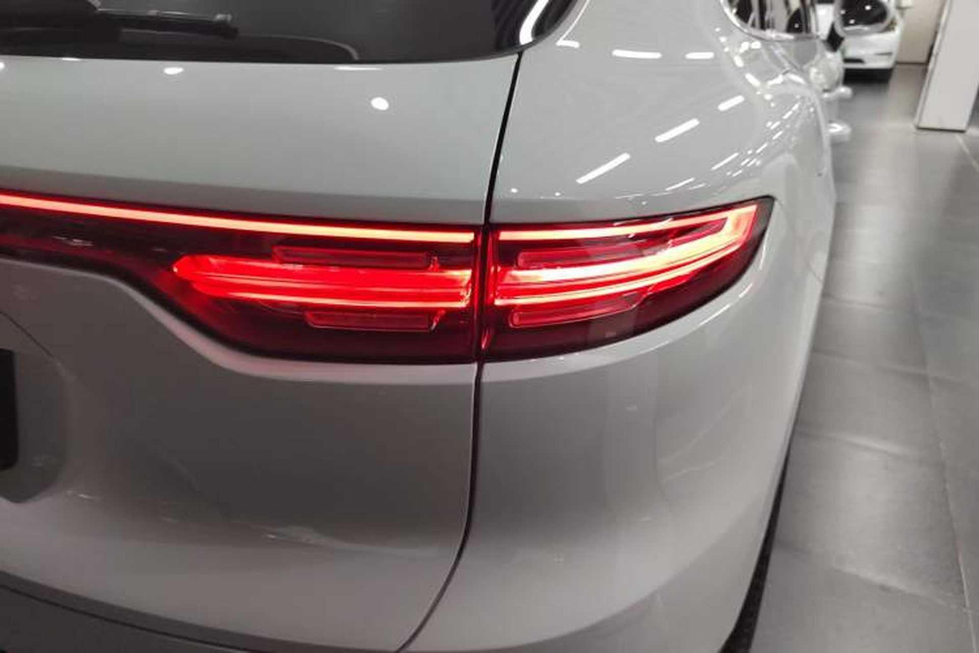 Used Porsche Cayenne 2019 Cayenne 3.0T Right Rear Taillight