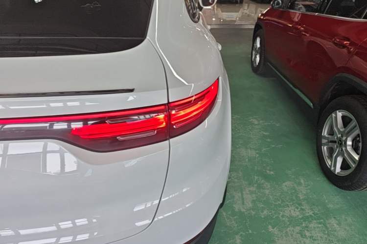 Used Porsche Cayenne 2019 Cayenne Coupé 3.0T Right Rear Taillight