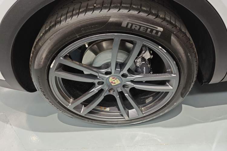 Used Porsche Cayenne 2019 Cayenne 3.0T Right Rear Wheel Hub