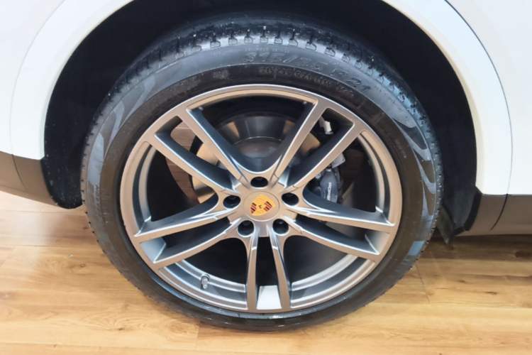 Used Porsche Cayenne 2019 Cayenne 3.0T Right Rear Wheel Hub