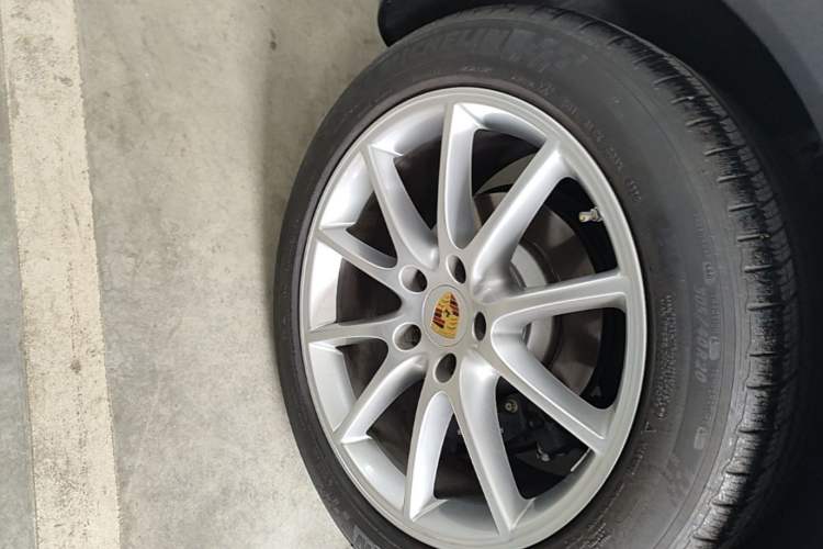 Used Porsche Cayenne 2019 Cayenne 3.0T Right Rear Wheel Hub