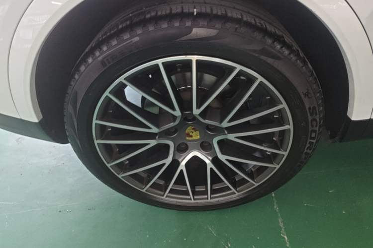 Used Porsche Cayenne 2019 Cayenne Coupé 3.0T Right Rear Wheel Hub