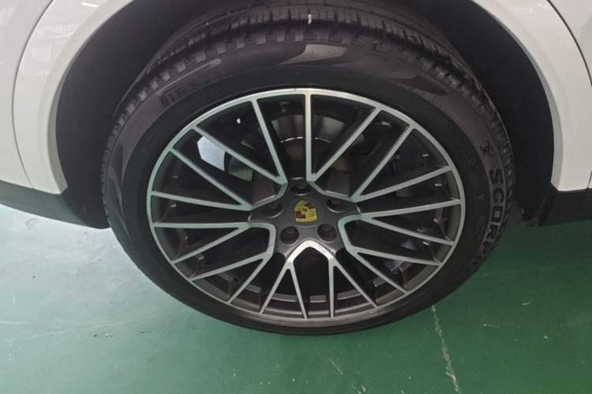 Used Porsche Cayenne 2019 Cayenne Coupé 3.0T Right Rear Wheel Hub