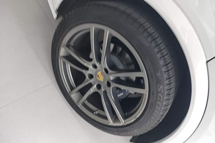 Used Porsche Cayenne 2019 Cayenne 3.0T Right Rear Wheel Hub