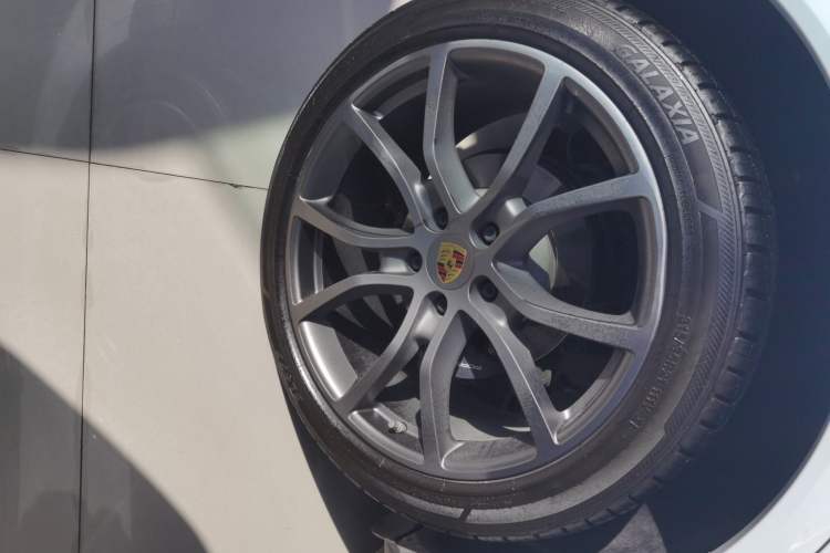 Used Porsche Cayenne 2019 Cayenne 3.0T Right Rear Wheel Hub