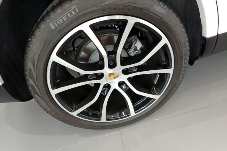 Used Porsche Cayenne 2019 Cayenne 3.0T Right Rear Wheel Hub