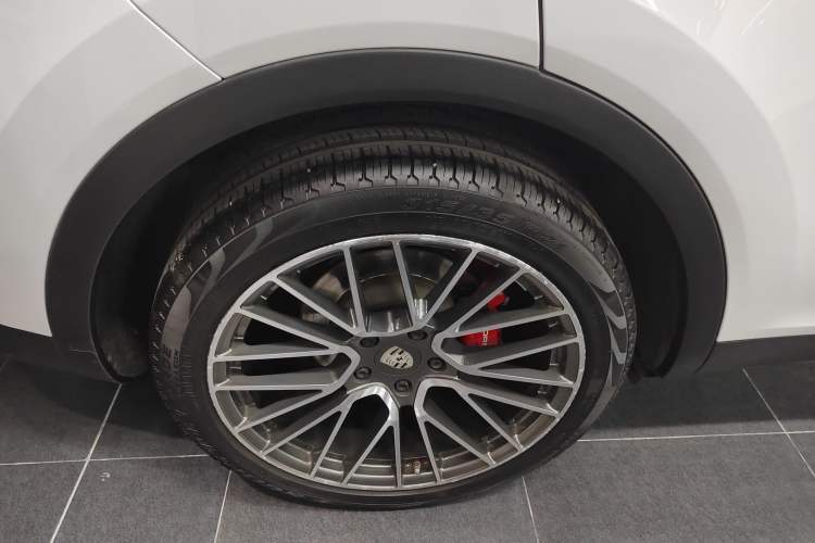 Used Porsche Cayenne 2019 Cayenne 3.0T Right Rear Wheel Hub