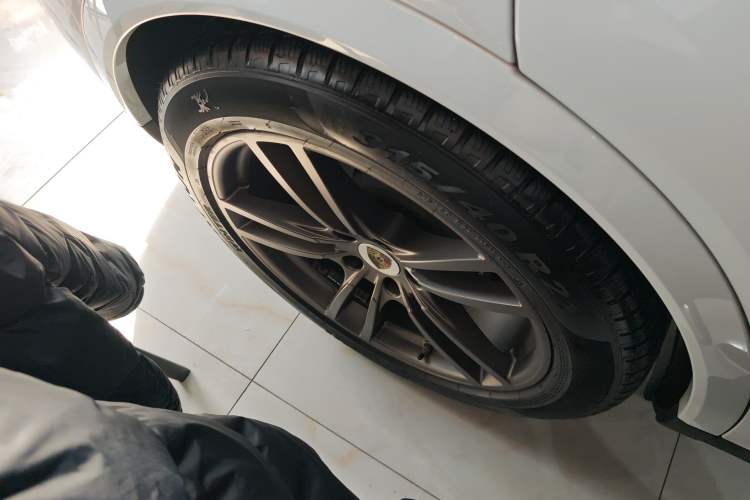 Used Porsche Cayenne 2019 Cayenne Coupé 3.0T Right Rear Wheel Hub