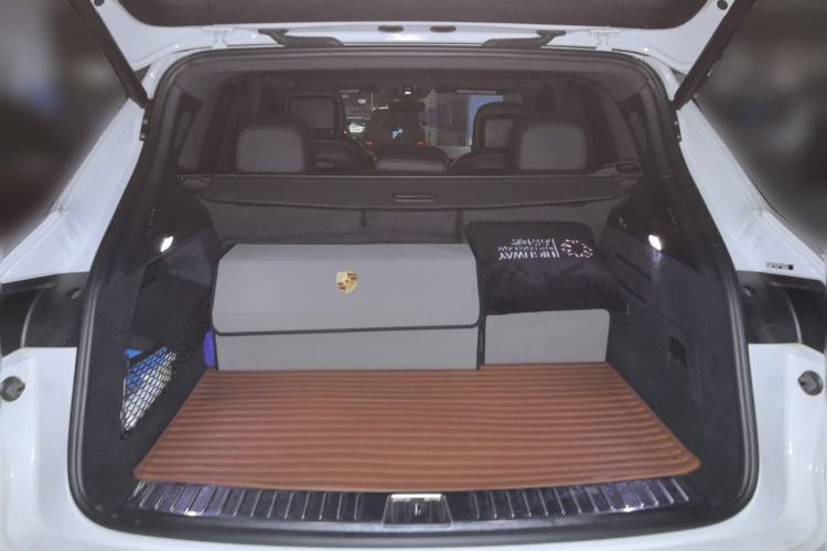 Used Porsche Cayenne 2019 3.0T U.S. specification Trunk