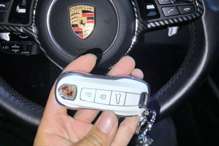 Used Porsche Cayenne 2019 3.0T U.S. specification Vehicle Key