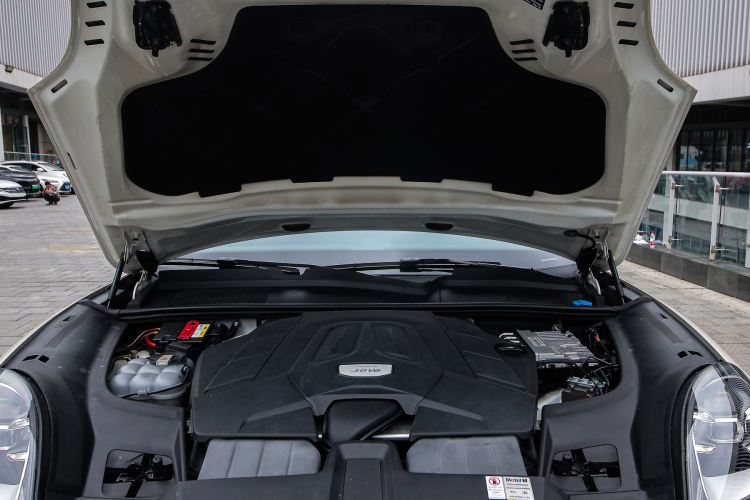 Used Porsche Cayenne 2019 Cayenne 3.0T Engine Bay