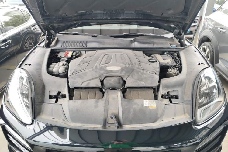 Used Porsche Cayenne 2020 Cayenne S 2.9T Engine Bay