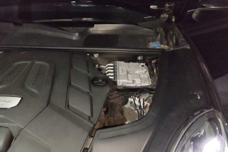 Used Porsche Cayenne 2020 Cayenne S 2.9T Engine Bay Left