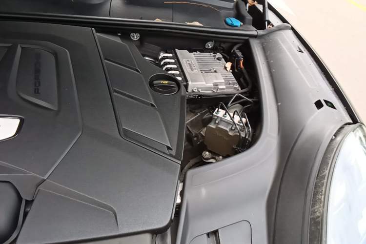 Used Porsche Cayenne 2020 Cayenne S 2.9T Engine Bay Left