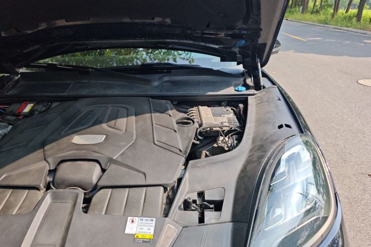 Used Porsche Cayenne 2020 Cayenne S 2.9T Engine Bay Left
