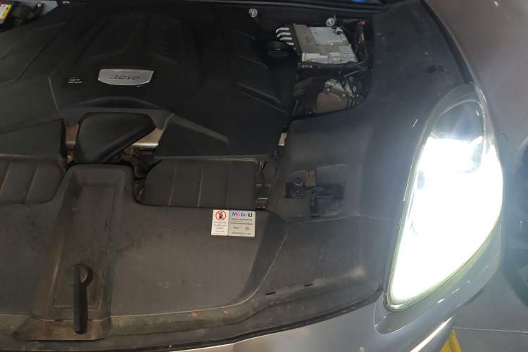 Used Porsche Cayenne  Engine Bay Left