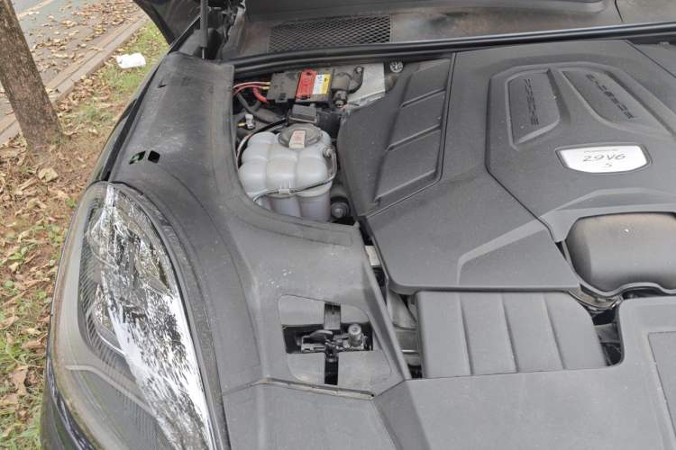 Used Porsche Cayenne 2020 Cayenne S 2.9T Engine Bay Right