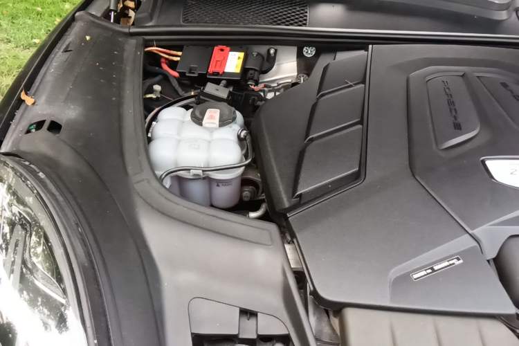 Used Porsche Cayenne 2020 Cayenne S 2.9T Engine Bay Right