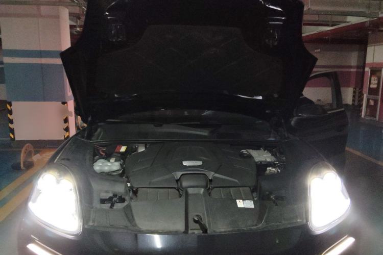 Used Porsche Cayenne 2020 Cayenne S 2.9T Engine Bay