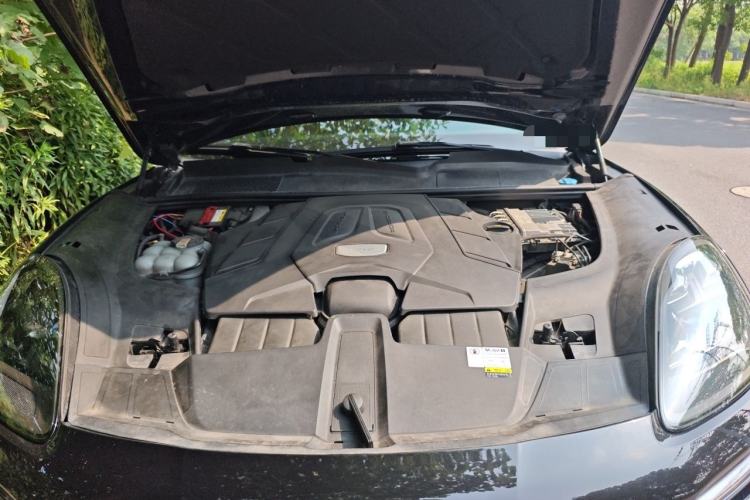 Used Porsche Cayenne 2020 Cayenne S 2.9T Engine Bay