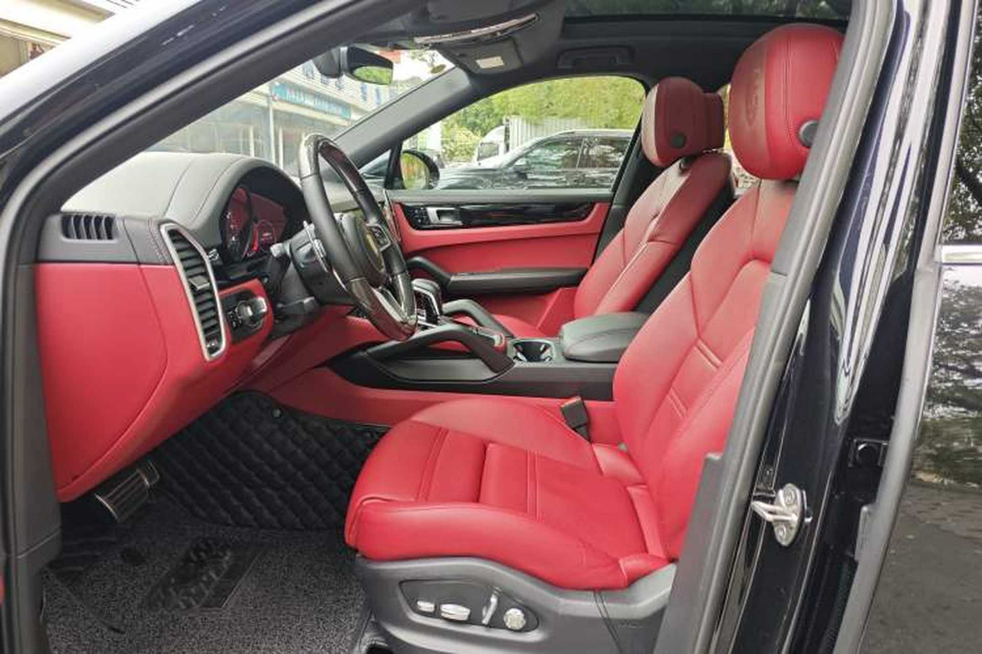 Used Porsche Cayenne 2020 Cayenne S Coupé 2.9T Interior 1