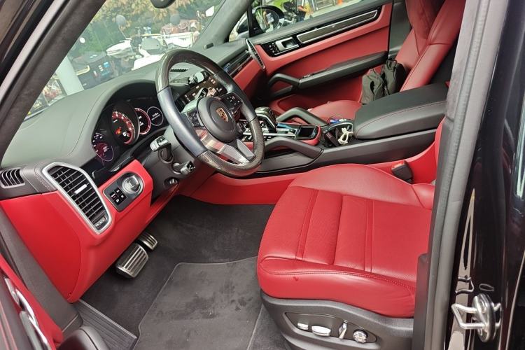 Used Porsche Cayenne 2020 Cayenne S Coupé 2.9T Interior 3