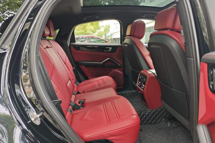 Used Porsche Cayenne 2020 Cayenne S Coupé 2.9T Interior 4
