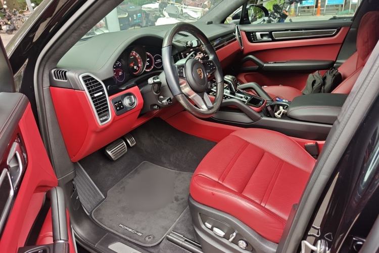 Used Porsche Cayenne 2020 Cayenne S Coupé 2.9T Interior 4