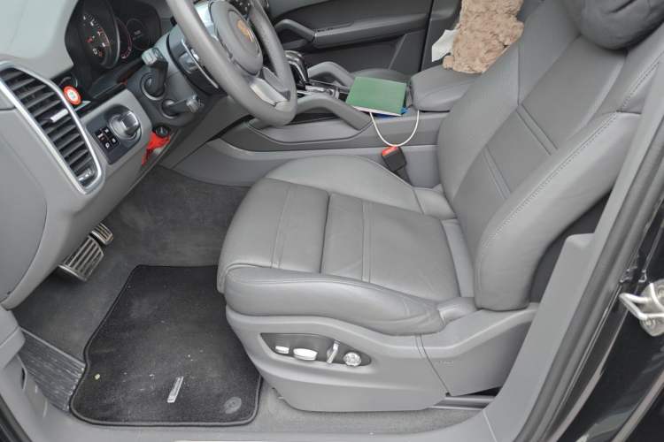 Used Porsche Cayenne 2020 Cayenne S 2.9T Left Front Seat