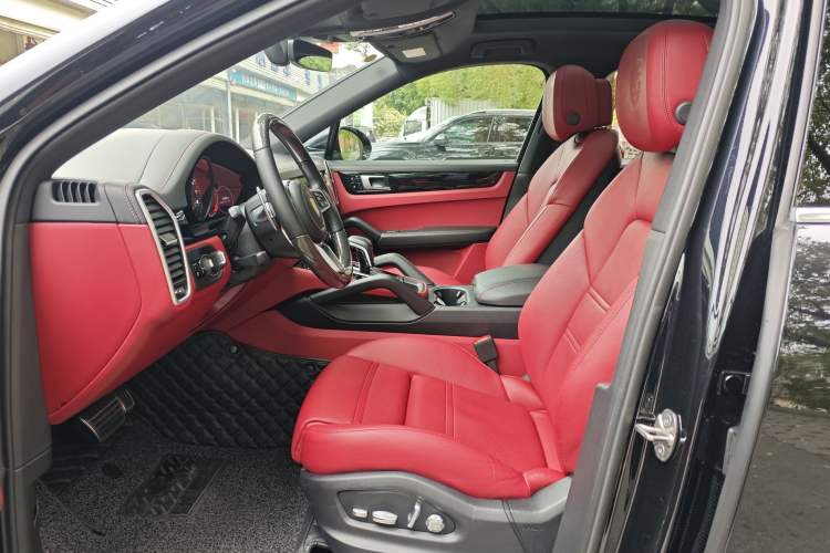 Used Porsche Cayenne 2020 Cayenne S Coupé 2.9T Left Front Seat