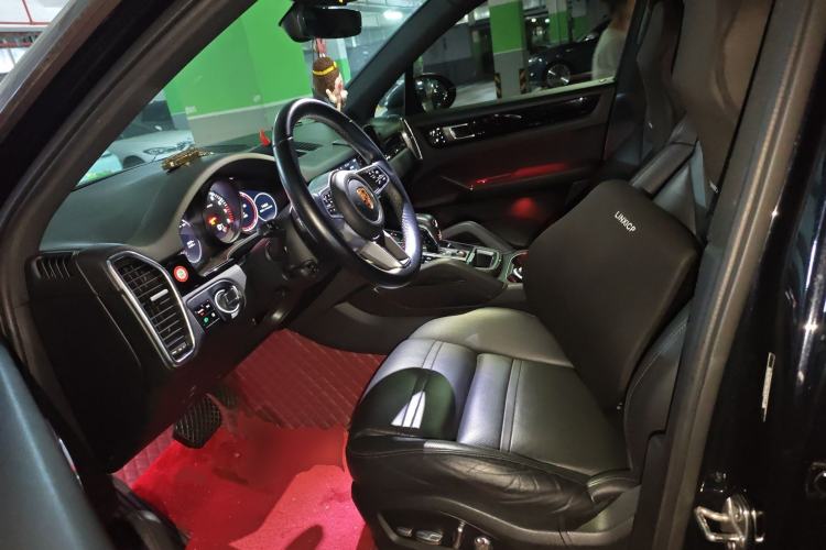 Used Porsche Cayenne  Left Front Seat