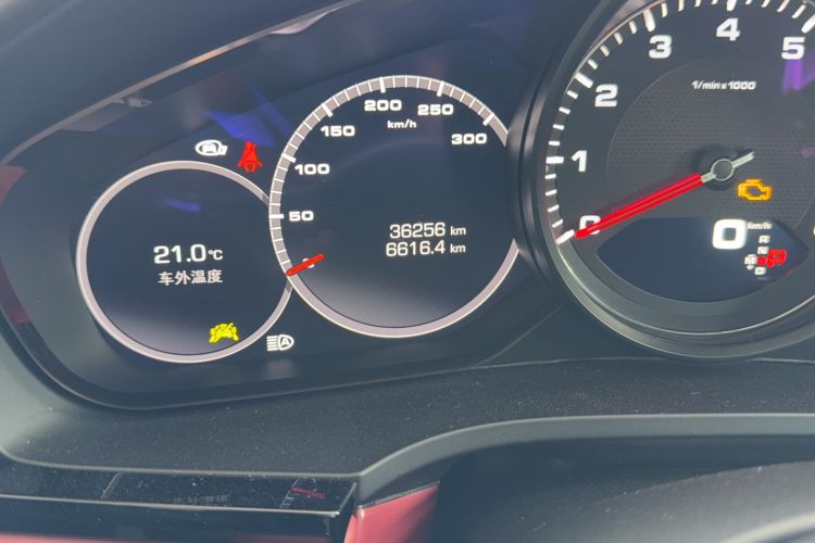 Used Porsche Cayenne 2020 Cayenne S 2.9T Odometer Close Up