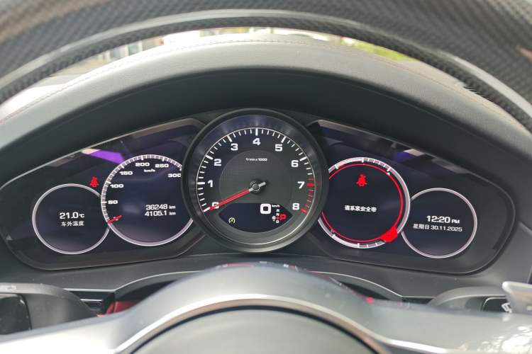 Used Porsche Cayenne 2020 Cayenne S Coupé 2.9T Odometer Close Up