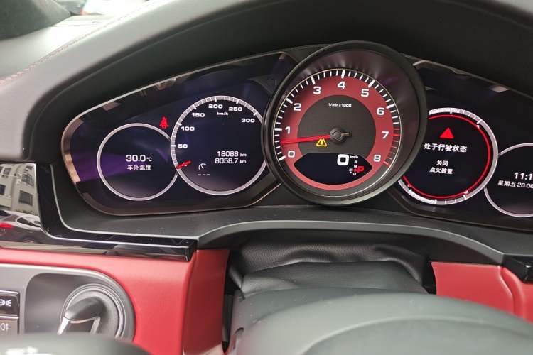 Used Porsche Cayenne 2020 Cayenne S Coupé 2.9T Odometer Close Up