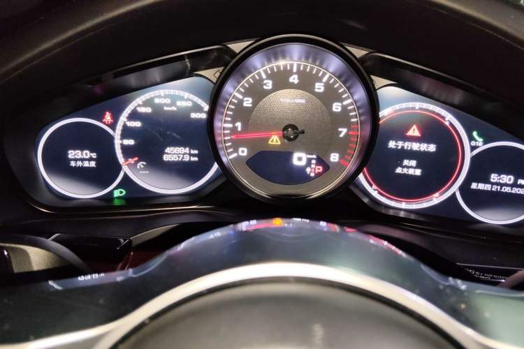 Used Porsche Cayenne 2020 Cayenne S 2.9T Odometer Close Up