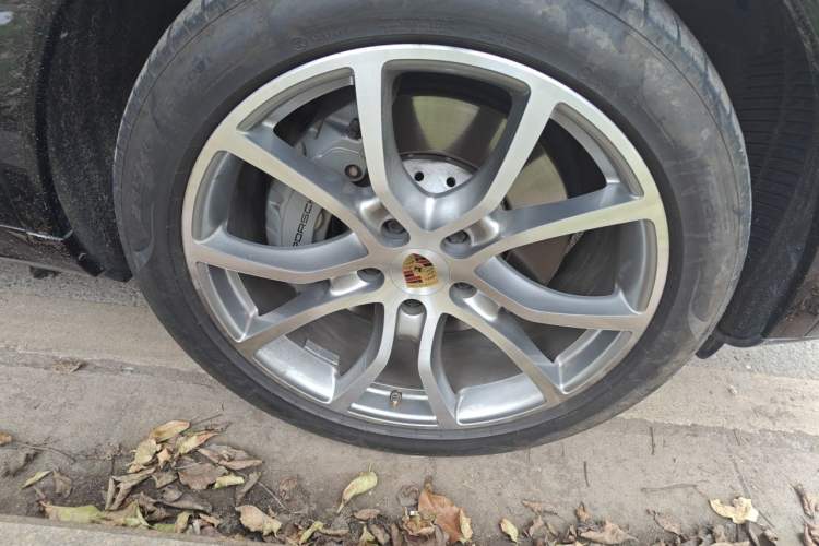 Used Porsche Cayenne 2020 Cayenne S 2.9T Right Front Wheel Hub