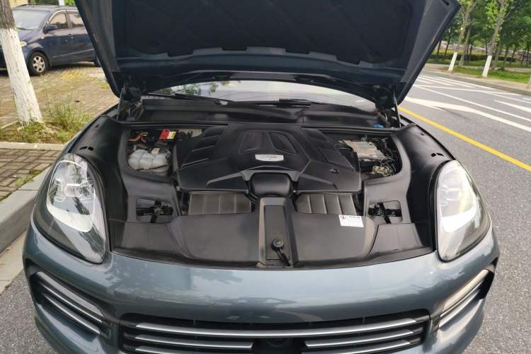 Used Porsche Cayenne  Engine Bay