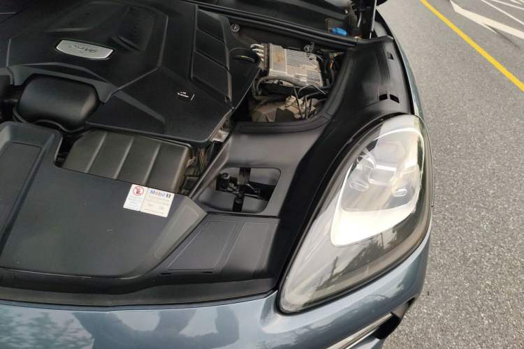 Used Porsche Cayenne  Engine Bay Left