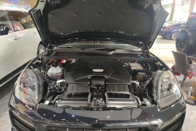 Used Porsche Cayenne 2020 Cayenne S 2.9T Engine Bay